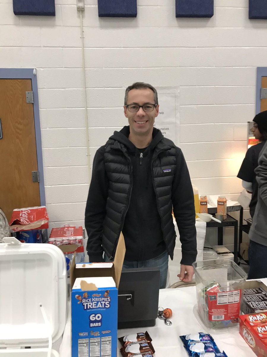 Awesome principals do it all! Thank you Mr. Beech for working all day and then helping at the concession stand at Mountain View’s BINGO night! <a href="/SuperPWCS/">Steve Walts</a> <a href="/PWCSNews/">PWCS</a> @OPHSInfo <a href="/ophs_news/">Yellow Jacket News</a> <a href="/mvesroars/">Mountain View ES</a>