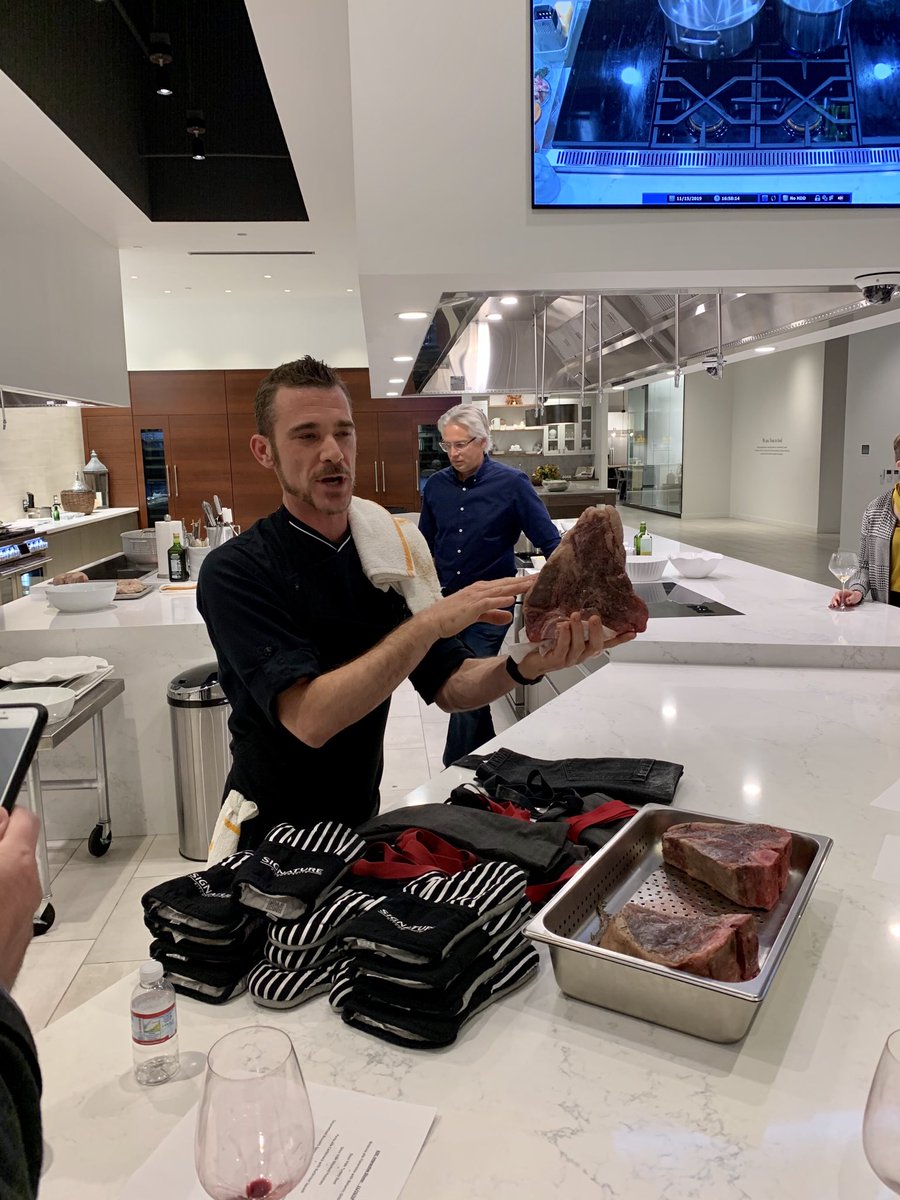 Flwildcat78's tweet image. Friday night in Napa #SKSNapaEDC #lexingtonhomebuilders #Pieratts SKSappliances #truetofood