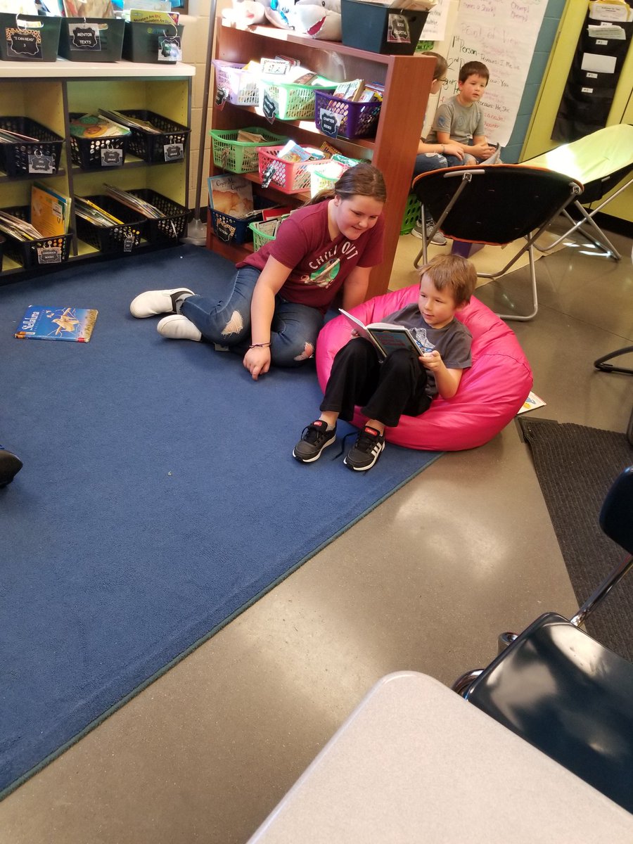 Mrs_EvansELD's tweet photo. Great fun when reading to kindergarten and fifth grade friends. 2nd grade had to read and show expression while reading. #LBEsharks https://t.co/4uGtMQXILq