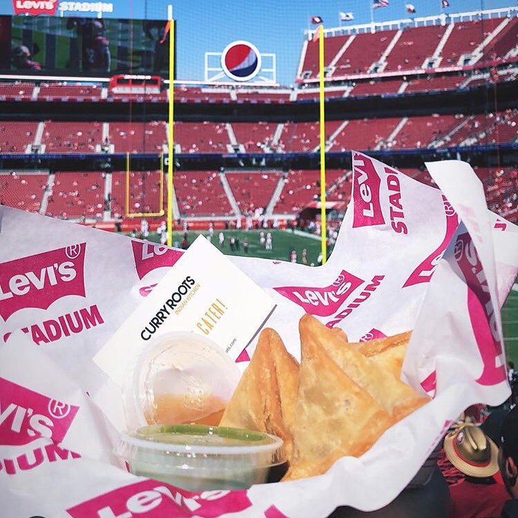 VeggieHappy's tweet photo. No surprise, @LevisStadium made the first cut of @PETA’s featured #NFL stadiums with great #vegan food. These heavenly samosas are one of many reasons why. Find them at the Curry Roots stand (section 128). For so many more, head https://t.co/LUCdc2RdMS. https://t.co/KZ6QR1S0fk