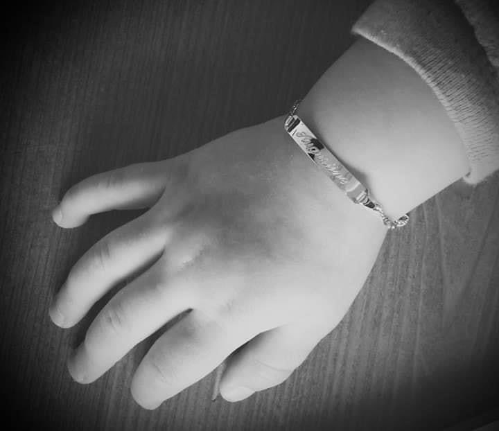 08/11/2015
Ta petite main près de moi, belle à mes yeux, douce à mon cœur.
08/11/2019
13 mois passés sans cette petite main qui me caresse les cheveux avec amour, que je tiens tendrement dans ma main, ces souvenirs sont doux à mon cœur mais surtout, douloureux.
Tu nous manques❤️