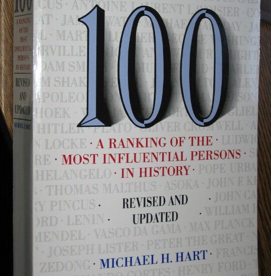 Ilmuwan Amerika, Michael H. Hart, menulis buku "The 100: A Ranking of the Most Influential Persons in History", 1992. 

Hart menempatkan Nabi Muhammad di urutan pertama sbg sosok yg paling berpengaruh di dunia.

Ibu Sukmawati perlu baca buku ini, agar sedikit naik wawasannya.
-