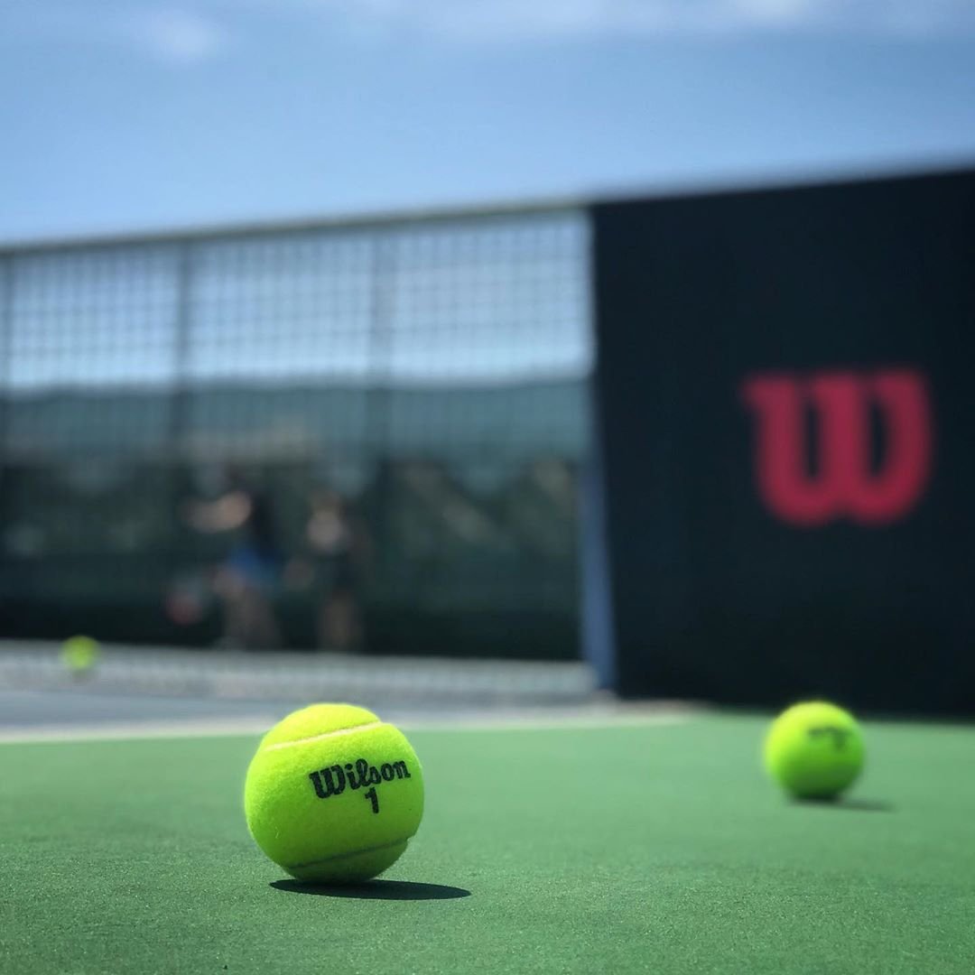 wilsonlatam's tweet photo. Una hermosa vista después de una tarde de tenis 😍 🎾
#WilsonTennis
.
.
.
@edoduque https://t.co/cRNuqzRFPd