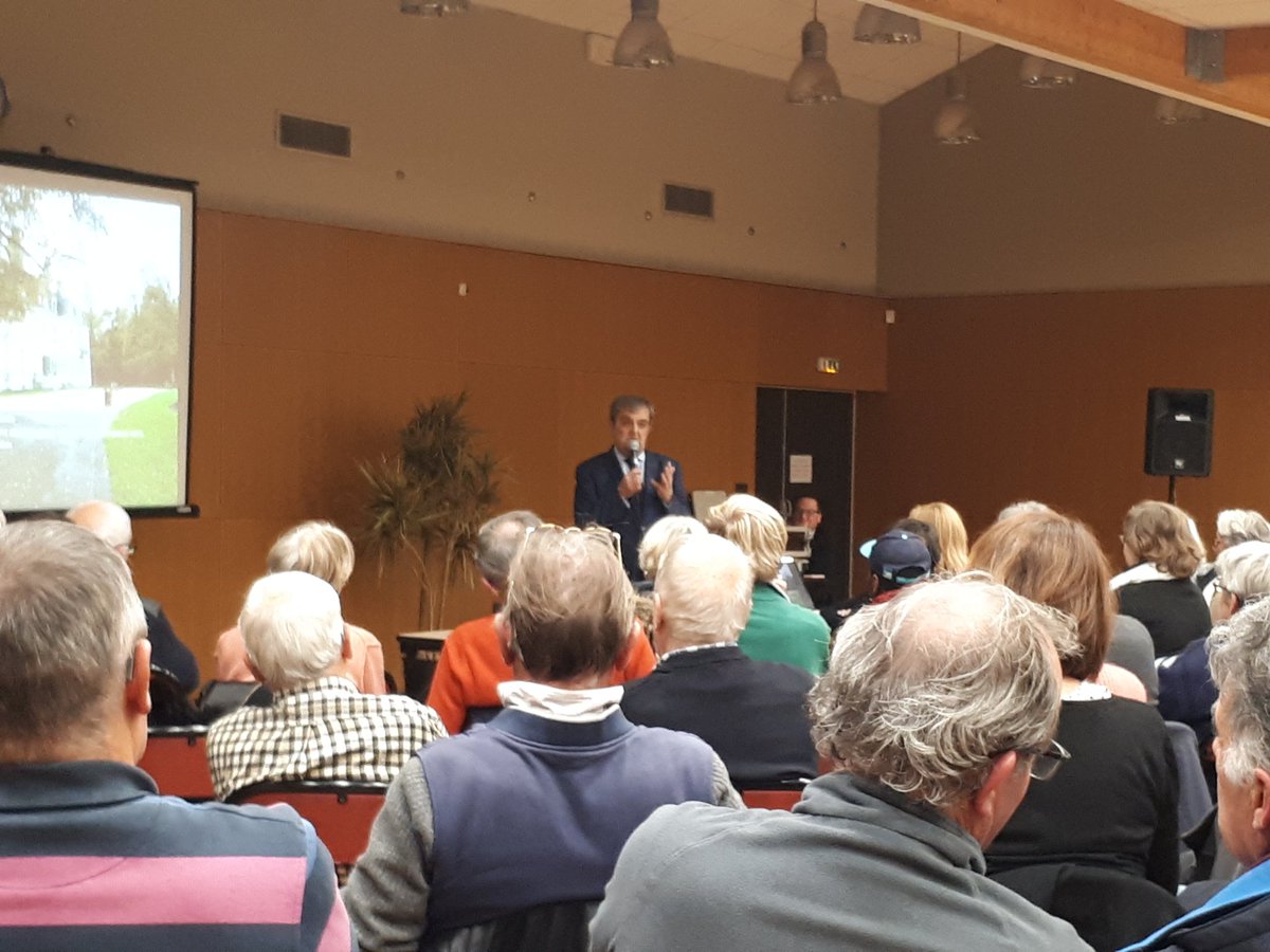 PascalLeGoff27's tweet photo. Vendredi soir,  à Rotheneuf,  affluence certaine pour la 5ème réunion publique menée par @gilleslurton et la liste saintmalo-notrelien dans le cadre de la Grande Consultation des Malouins.  Beaucoup d'échanges,  beaucoup de questions pendant 2 heures.  Merci à tous ! https://t.co/XiVOYcRXT8