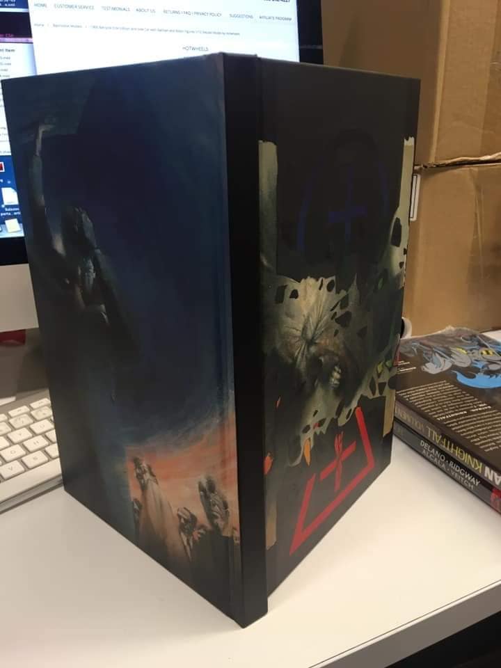 ComikazeRevista's tweet photo. Finalmente @SMASHem_mx publicará los primeros números de #Hellblazer, en tapa dura.  Los fans del hechicero fumador podrán tener estas historias en su librero la próxima semana, por $349 (precio tentativo).
#ComikazeReporta
#EntéreseSinTenerLaVistaBizca https://t.co/rHhbHb63jj