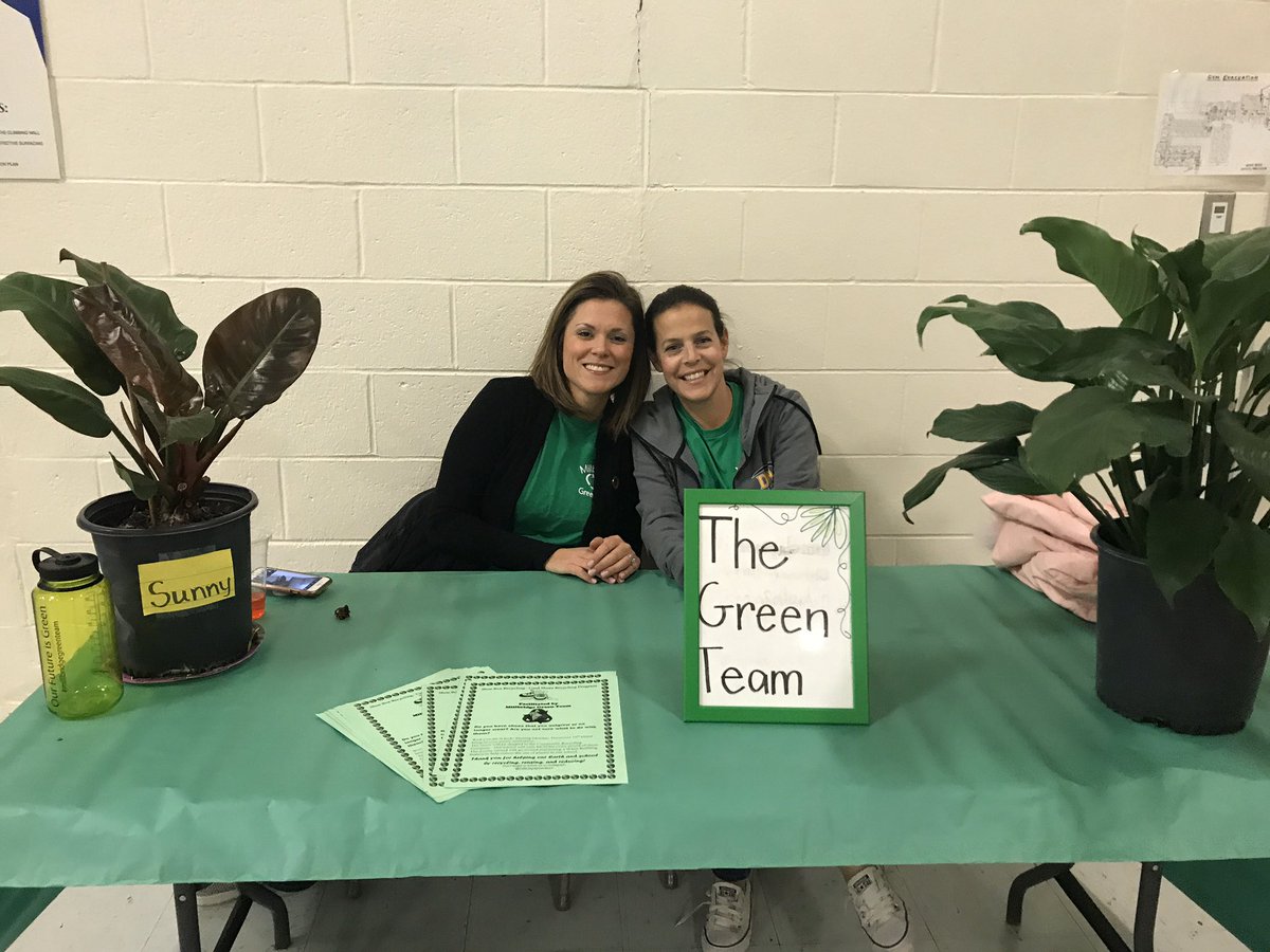 DelranSTEM's tweet photo. Millbridge Elementary continuing family engagement with Green Team at Family, Fun &amp; Food Night! @OhHowHealthy @MB_Principal @Delran_Super @DelranSchools @DelranEA @SJ_Schools @ArtsDhs @JenFrisella https://t.co/BWFdRQaO2w