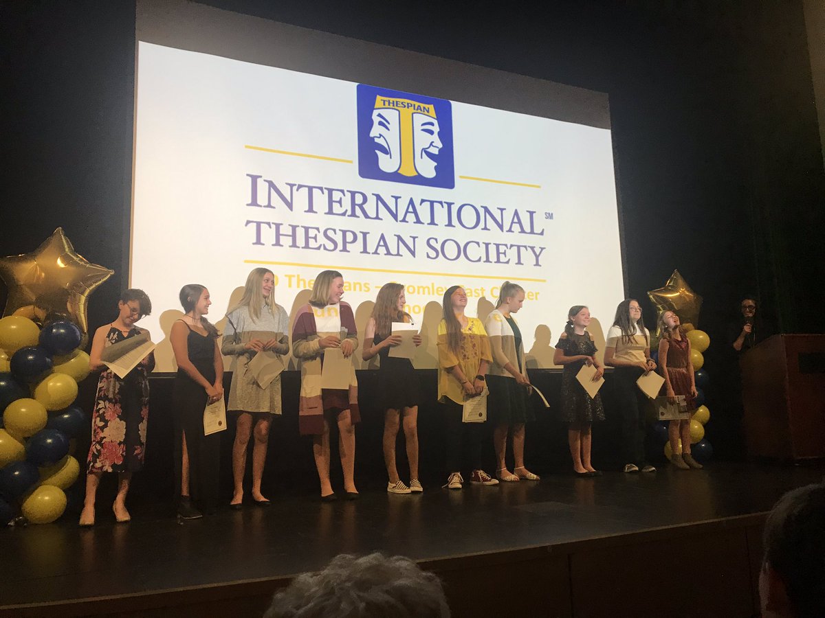ColoradoLori's tweet photo. Congrats to the inaugural BECS' inductees of the International Thespian Society, Junior Thespian Troupe 89036! #bromleyhawks @BromleyHawks https://t.co/mViFv6EKzi