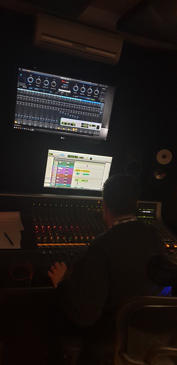 ThroughInfinit1's tweet photo. Late night studio time. This part of us will probably never change. After everyone's asleep and everything's calm we can get in our creative mood and start doing music. That's when all the interesting ideas come to the surface and shape into a song.
-8-

#throughinfinity #studio https://t.co/YFYaW9v1k2