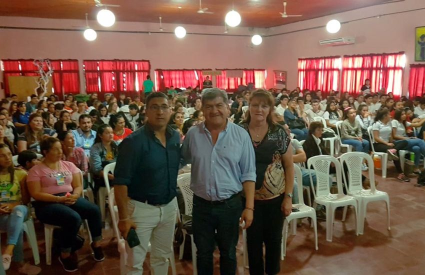 minpatchaco's tweet photo. ▶️ SE REALIZÓ EL ENCUENTRO PROVINCIAL DE JÓVENES POR EL CAMBIO CLIMÁTICO 🍃

👉 Se impulsó en Castelli este evento de reflexión y capacitación para alumnos de escuelas secundarias, destinado a desarrollar la importancia de la Educación Ambiental. 🌏🤝

🔗 https://t.co/uznioWvwt8 https://t.co/wo70i1Dmm4