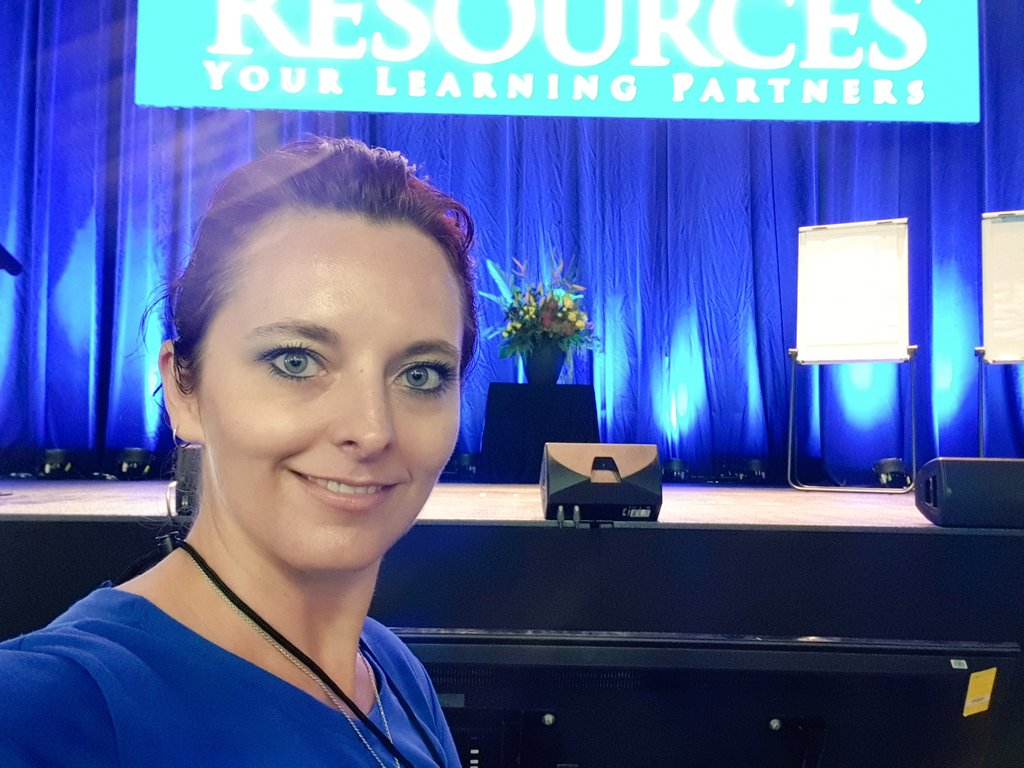 Waiting to see you later @richardbranson. Front row rep'ing the colour that reminds us of a place we share a love for... the Ocean!

#business #inspireandsucceed