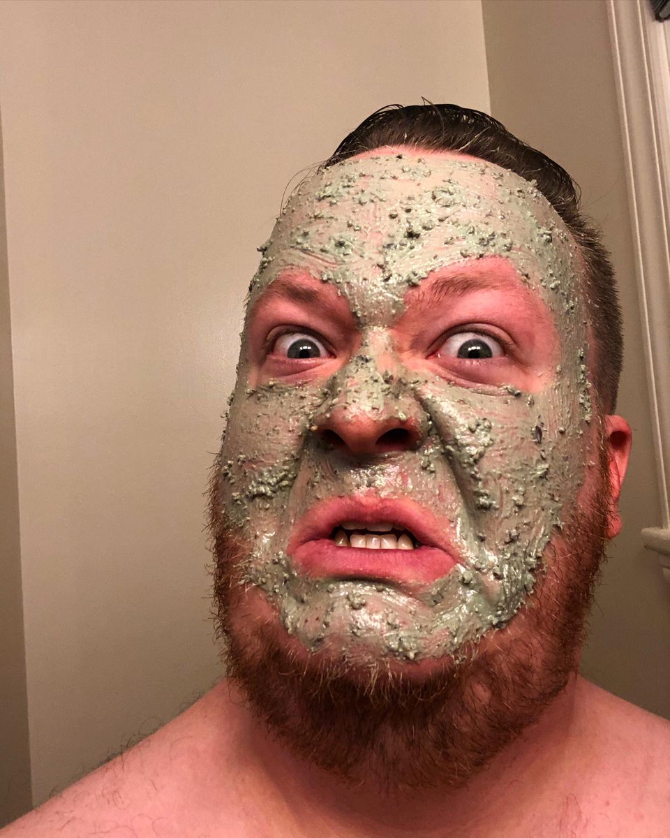 matpugkinz's tweet photo. Followed by a face mask because what? I don’t know, serIously tel me if you find out. Skincare and all that. My face is tingly. #lush #maskofmagnaminty #facemask #attentionseeking https://t.co/9UjpxgILsp