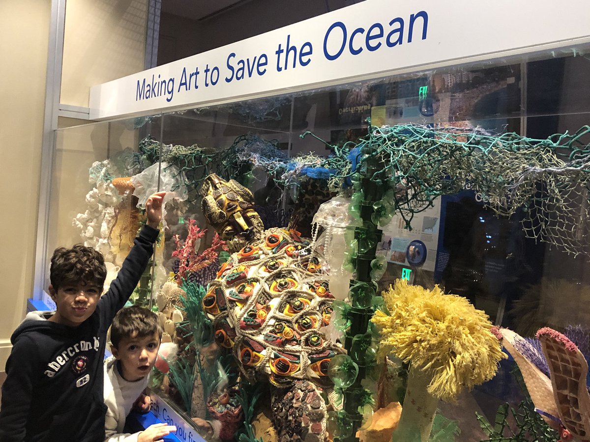 GrossiNatalie's tweet image. I love the awareness surrounding this entire city. Everywhere we go, everybody is doing their part. #itsessential making something terrible into something beautiful! #letsalldoourpart #savetheocean #ecoideas #museumofnaturalhistory #DC