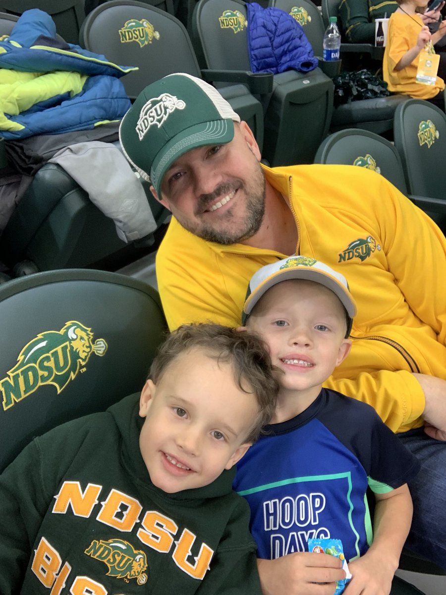 JayneGust's tweet photo. Having fun at the SHAC!  🤘🏀#ScheelsGameDay https://t.co/mwgzt2vhUQ