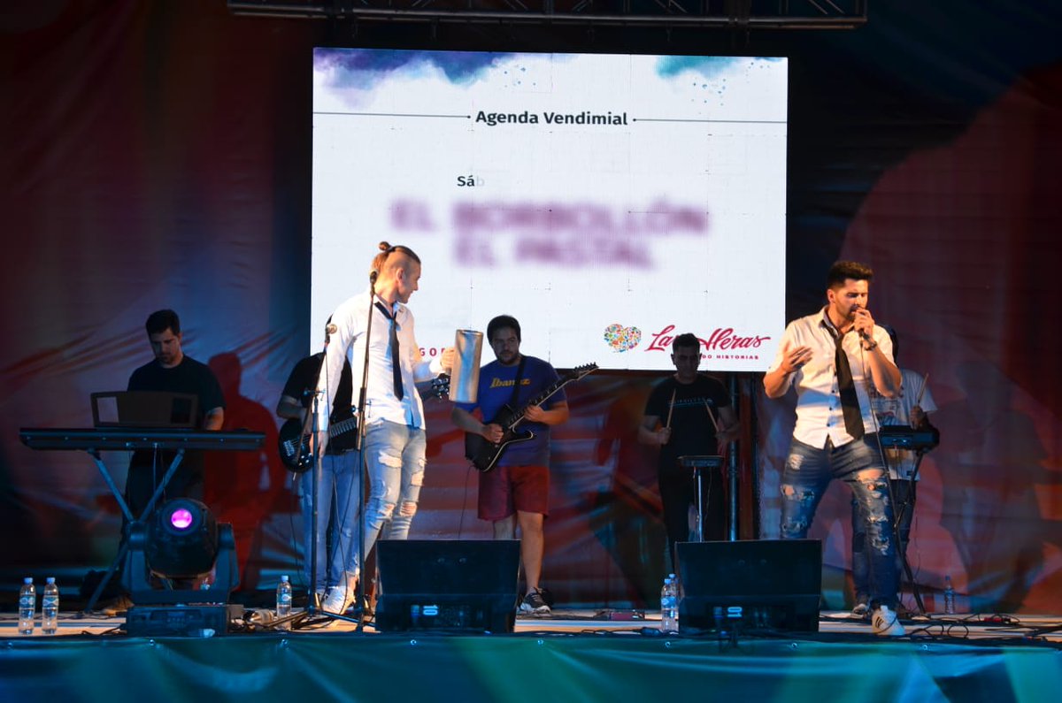 ZelayaPau's tweet image. VENDIMIA DE LOS DISTRITOS 🍇
Estuvimos en el Paseo Maestros Solidarios, Barrio Estación Espejo, viviendo las Vendimias de los distritos de Capdeville y El Resguardo. Felicitaciones a las reinas Florencia Micaela Gudiño Asenjo y Brisa Melanie Yazmin Cimino.
 
#VendimiasDistritales