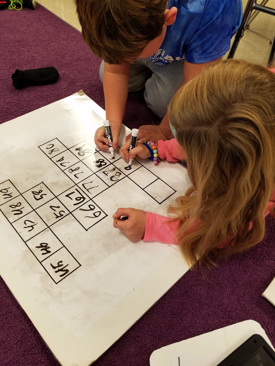 MissGentzler1's tweet image. Working together completing these hundreds chart puzzles! #numberpatterns #teamnorthern