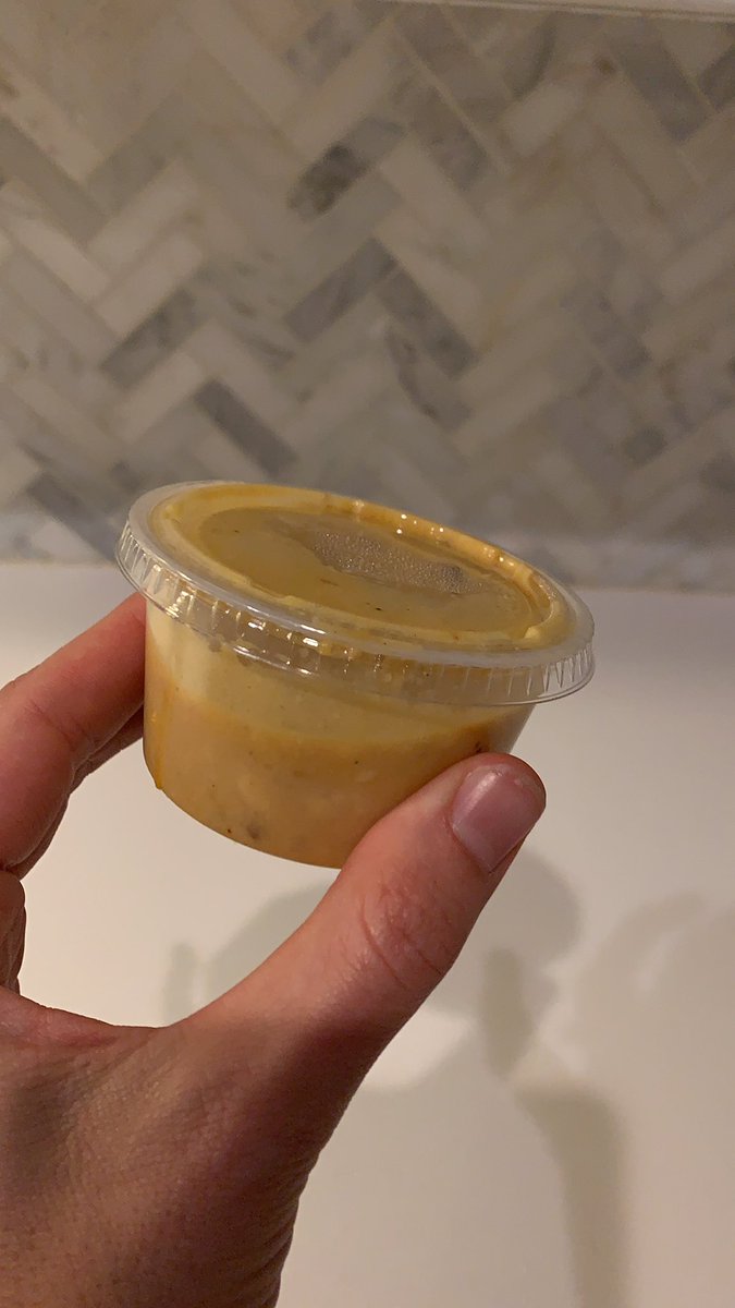 AndreaKStout's tweet image. This is $4 worth of queso from @ChuysRestaurant. @torchystacos to go from now on. #hosed