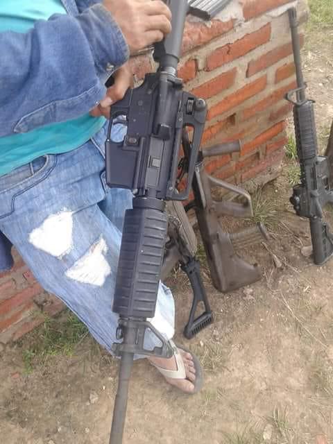 EnHubo's tweet photo. Es una pena que la prensa Argentina no muestre lo que pasa en Cochabamba,la gente del trópico está fuertemente armada y de paso los hacen un cerco como ya lo menciono Evo Morales para que no ingresé alimento a las ciudades. Eso es lo que representa el MAS delincuencia&amp;vandalismo https://t.co/dcsYew6y6d
