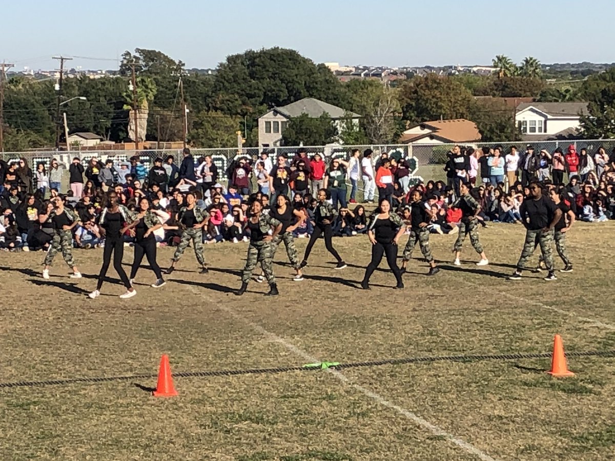 MrsTamiNeal's tweet image. So many exciting things happened today... where to start?! First- awesome pep rally on a beautiful day! #JordanMSLegends #RomerosRegulators