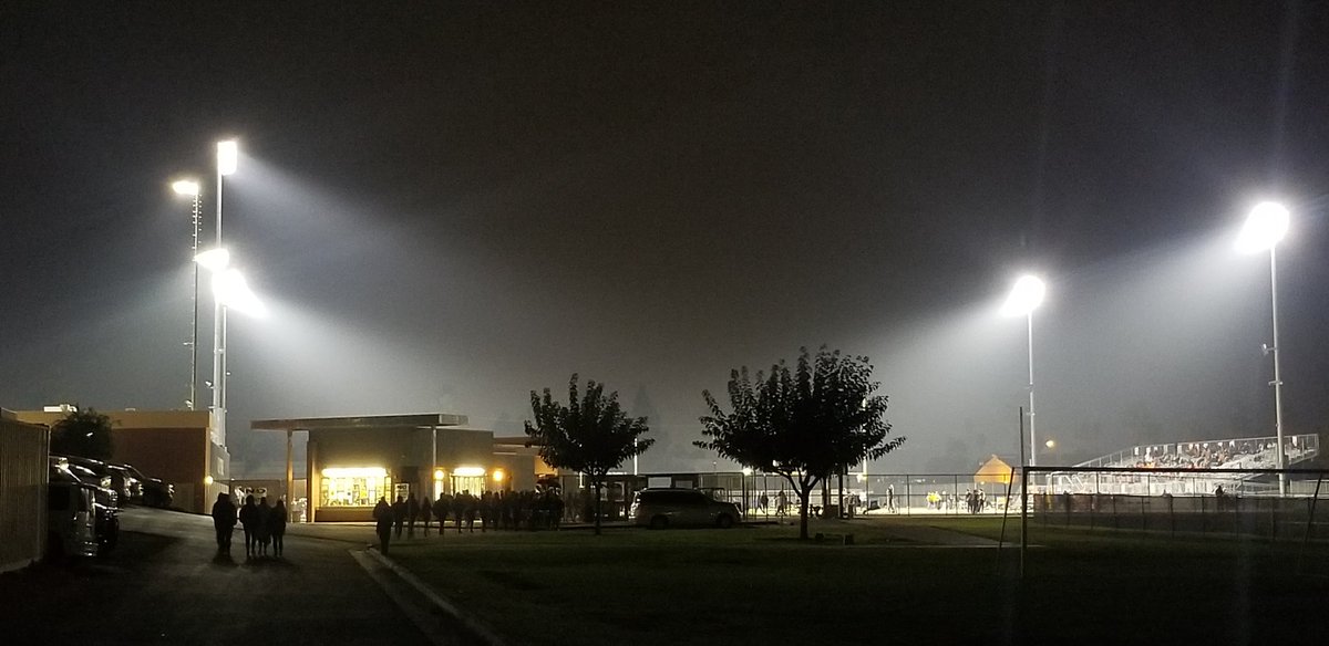 InlandFieldhaus's tweet photo. In #RiversideCA for #CIFSS Division 10 Quarterfinal Round playoff game between #OrangeHS & #RiversideNorthHS. Kickoff is set for 7:00pm PT. Follow for updates. #IEvarsity https://t.co/4yrhSaYiw2