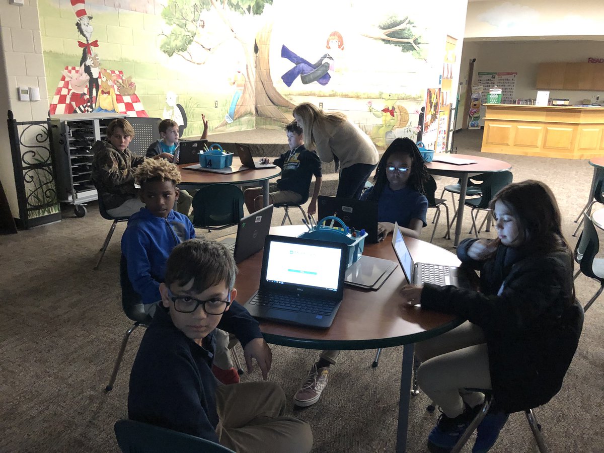 JPEJags's tweet image. JPE’s Student Council met for the first time today! They talked about the qualities of a great leader and offered suggestions to make Jag Fest even better! Great group! Great discussion!! ❤️🐾
#jpestudentcouncil 
#leadershipinaction
#leadthroughservice