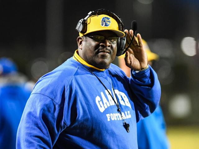 NEW STORY: (6) Garner pulls away from (11) Wakefield in 20-12 win dlvr.it/RJNhhs #HSOT
