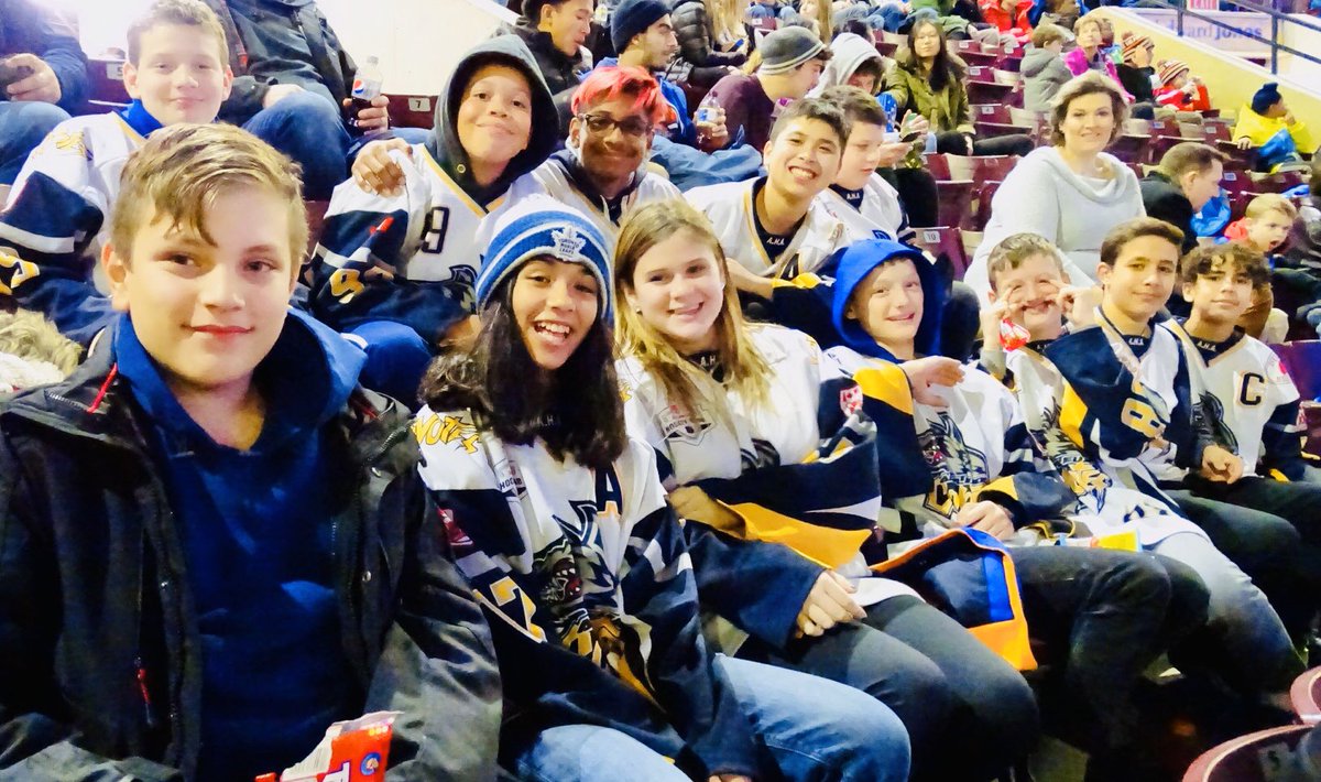 HockeyMHL's tweet photo. The Coyotes were out howling for their night at @OHLSteelheads vs @StingHockey. Quite an intense game with the Steelheads over-taking the Stings 6-2. Great to see @applewoodhockey players having an awesome time. #gosteelgo https://t.co/yvxcZPUEAR