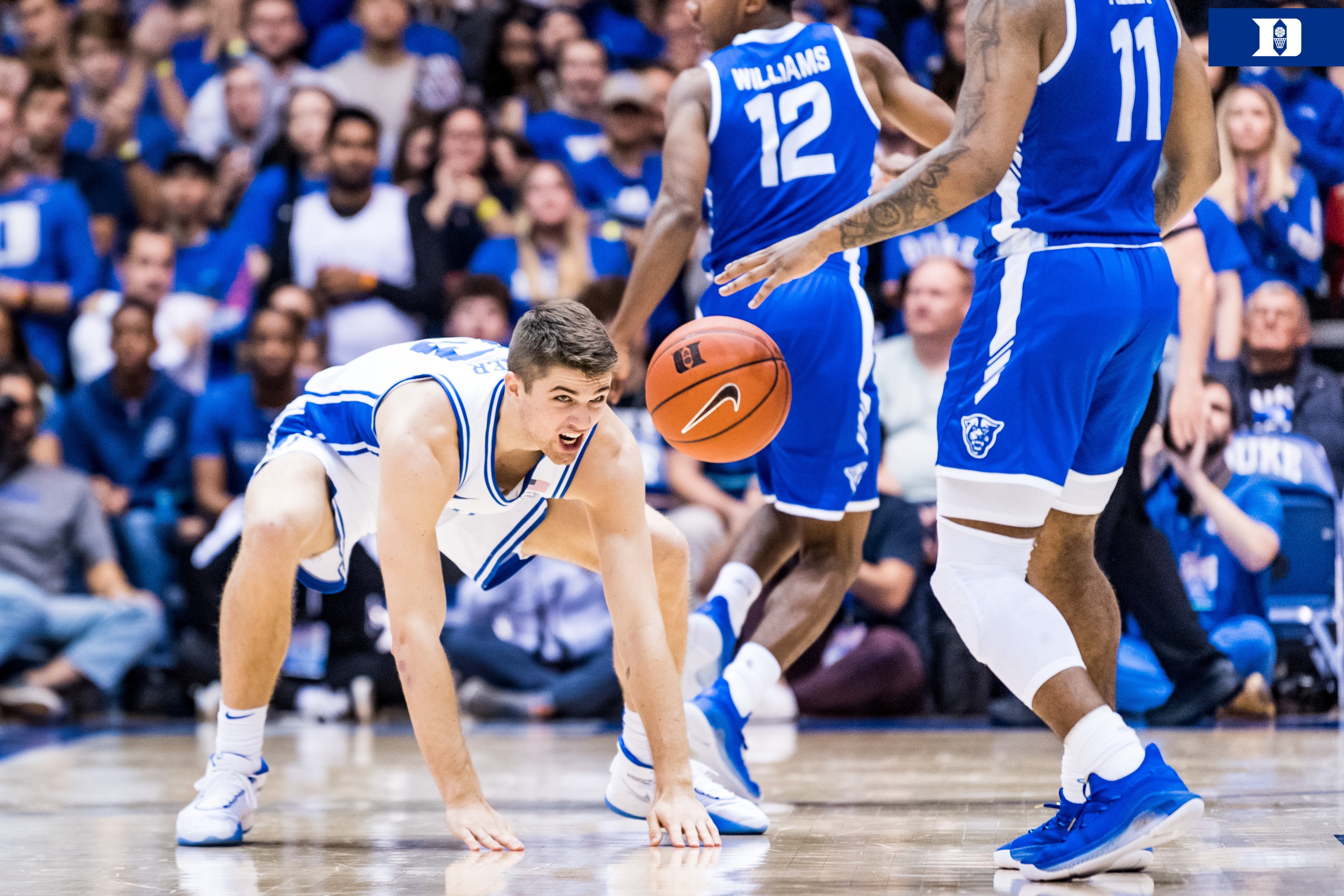 EJdr87LUUAAIRui?format=jpg&name=4096x409