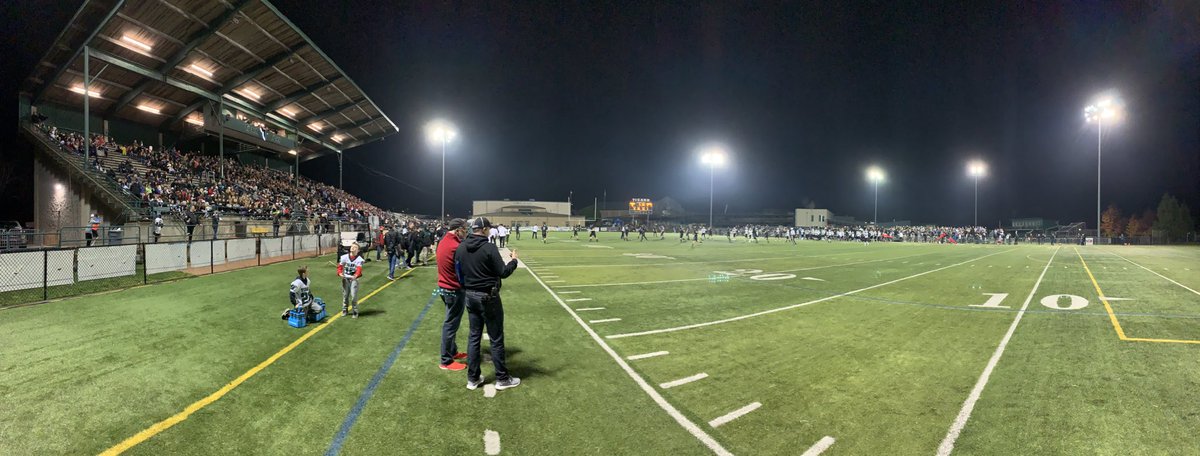 JoeBKATU's tweet photo. Great night of High School Football! Tigard hosting Mountainside! ⁦@KATUNews⁩ #HighSchoolBlitz https://t.co/bFmGTkjdqw