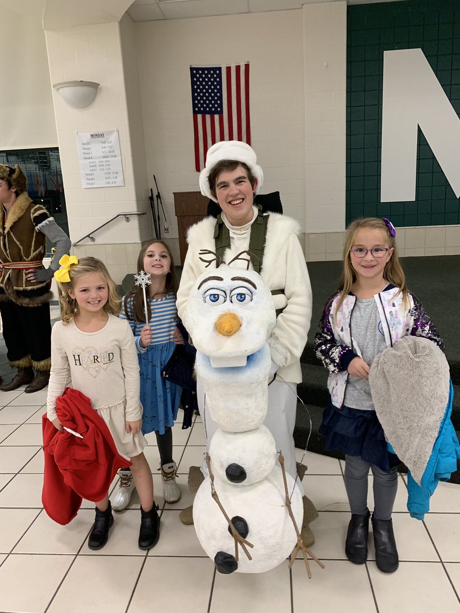 heathernagelmcs's tweet image. Such a wonderful gift to see my former students shine so brightly tonight!  Absolutely astounding performances by the cast of Frozen!