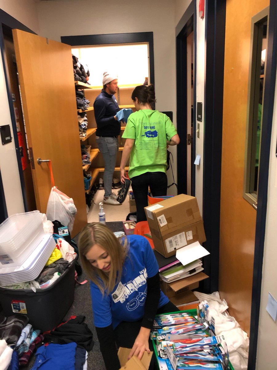 CSUNIV's tweet photo. What a week for learning, leading &amp; SERVING! Today, more than 50 of our students, faculty and staff served 4 area schools for @TridentUWay's annual #DayofCaring: Fort Dorchester High, North Charleston High, Morningside Middle &amp; Summerville High.

#csubucs #csuserves https://t.co/m5K7upOmpP