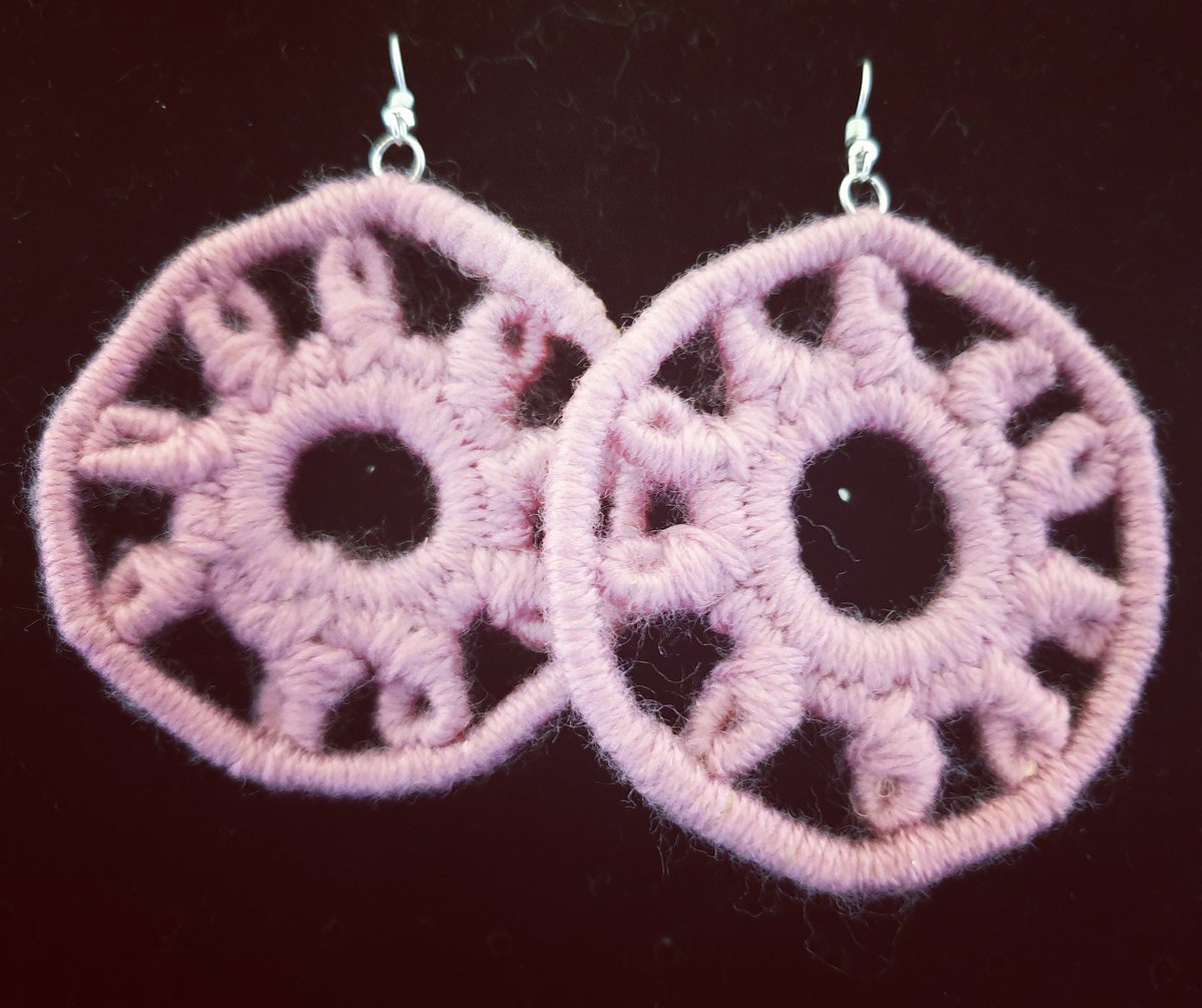 mriley_g's tweet photo. Love an opportunity to wear my own creations 💕 Can't  wait to show more of my creations at the AIATSIS Indigenous Art Market. #aboriginal #weaving #Indigenous #art #culture #jewellery #earrings #necklace #handmadejewellery #handmade #blackbusiness @waybarra https://t.co/YYABgmb2C3