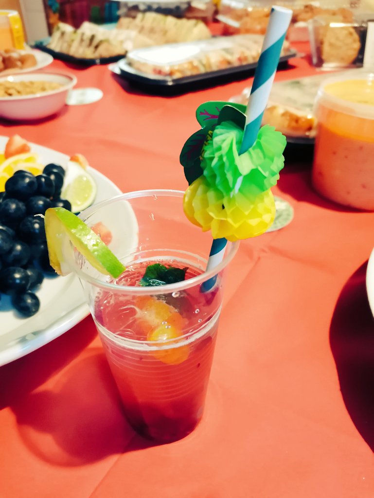 aspey_mark's tweet photo. That was a great #mocktails event yesterday at #Unityhouse @homegroup. Fitting end to our activities for #AlcoholAwarenessWeek.Thank you for preparing some wonderful drinks. It was a great #alcoholfreehappyhour and fun way to have my #fiveaday🍊🍋🍓🍇🍏 @Leicester_News https://t.co/I3nOuM1lL0