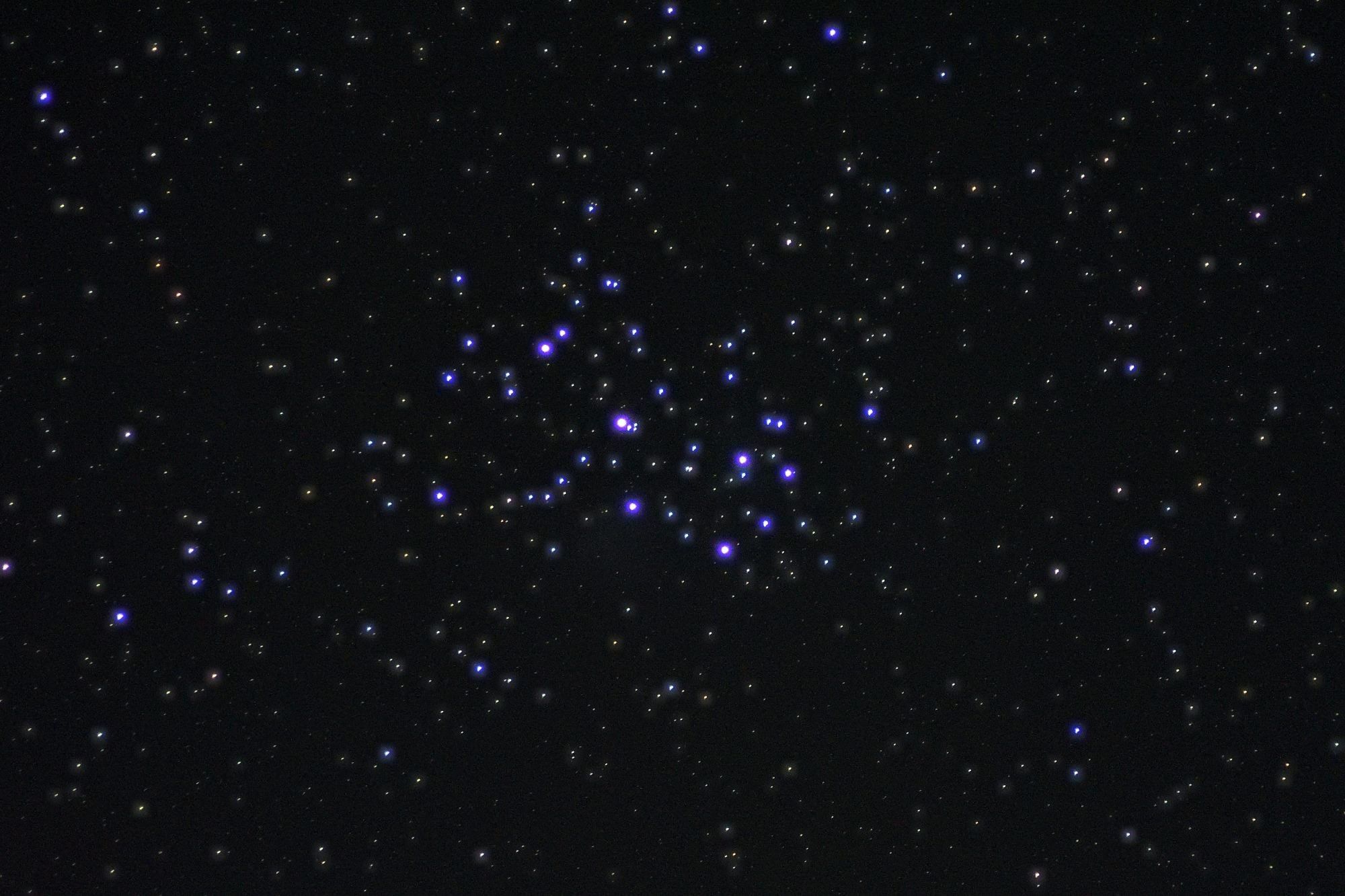 羊沼 على تويتر 冬の星座が綺麗に見える季節になりました おうし座のm45プレアデス星団 すばる 山の稜線から姿を現わしたオリオン座 プレアデス星団 すばる おうし座 オリオン座 冬の星座 T Co 26eo7dfavu تويتر