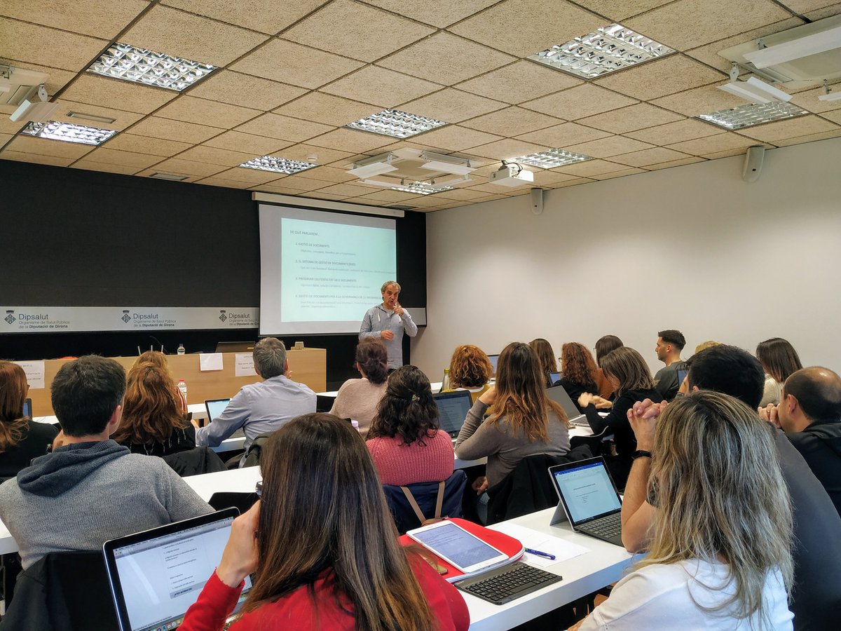 eAdmGovernObert's tweet photo. Iniciem el matí de dissabte aprenent sobre la gestió documental a #EAdm amb @lecasellas de l'@girona_cat . Al #PostgrauGovObert no parem mai!🔋 https://t.co/Zfea6JFF3w