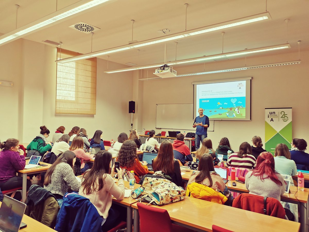 MasterIAA's tweet photo. En el día de hoy recibimos a @CarlosAlfonsoLG fundador y director de @educan_es que nos explicará las bases y aplicación de los protocolos de trabajo del sistema cognitivo-emocional aplicados a la Intervención Asistida por Perros.
#masteriaa #cognitivoemocional https://t.co/3cDeLtXlQU