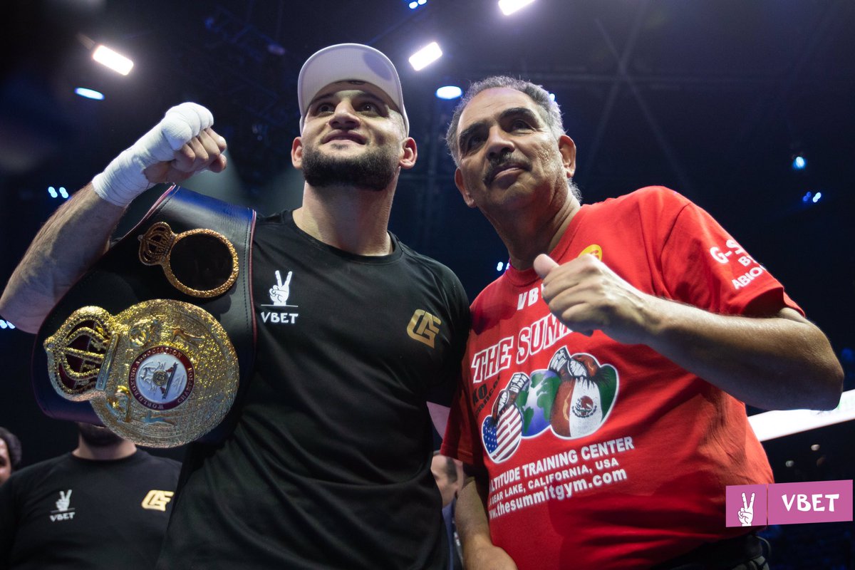 VBETnews's tweet photo. Goulamirian defended his world title with a fourth round knockout over Australian Kane Watts at the Accor Hotel Arena, yesterday, November 15. 🥊

#CanalPlusBoxe #GoulamirianVSWatts #Boxe #ParisSportifs #TeamParieur https://t.co/4Z6GHG1sEO