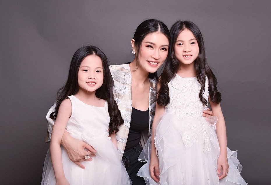 amberchia's tweet image. 长大一定是大美女。😍
@amberc_academy 小名模拍摄完成。📸
It‘s a wrap for #amberchiaacademy #kidsmodeling profile shoot. 
Thank you &amp;amp; well done all my little supermodels! 👏