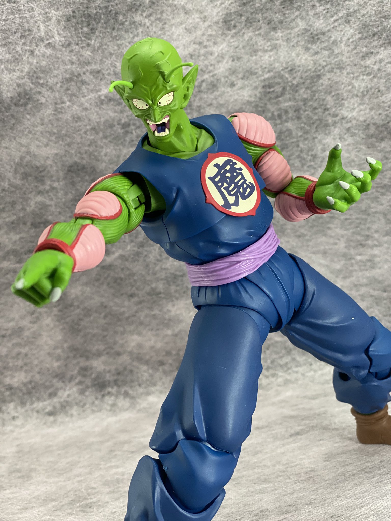 ファントムパイン A Twitter Shfiguarts ピッコロ大魔王 武泰斗様の死と引き換えに電子ジャーに封印されていたピッコロ大魔王だがピラフ一味によって封印を解かれる ドラゴンボールの願いで若返り 若かりし頃のパワーを取り戻す ドラゴンボール フィギュアーツ