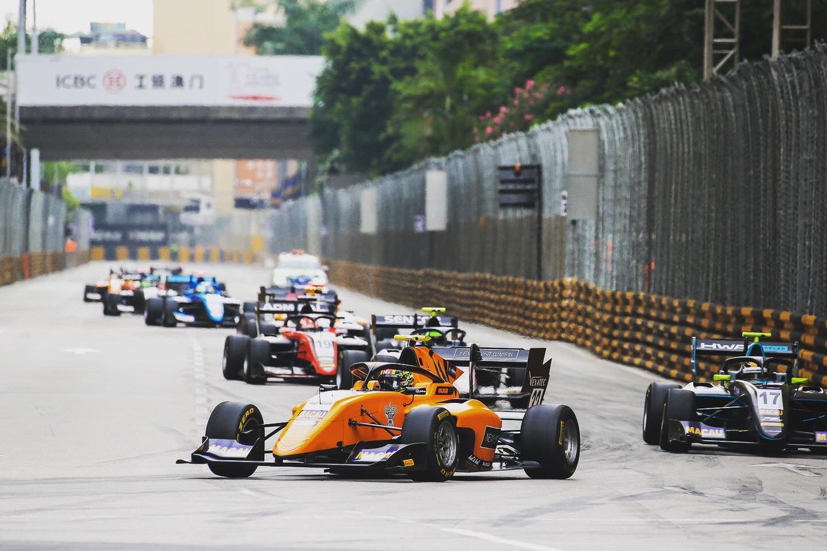 CamposRacing's tweet photo. Carrera de altibajos con Leo logrando una épica remontada hasta el TOP 10 y Alessio terminando 24º.
Por su parte, Enaam se vio envuelto en un accidente en la primera vuelta y no pudo terminar...
.
.
#QualifyingRace #MacauGP #F3 #OrangeSquad https://t.co/m5crBeXBc1