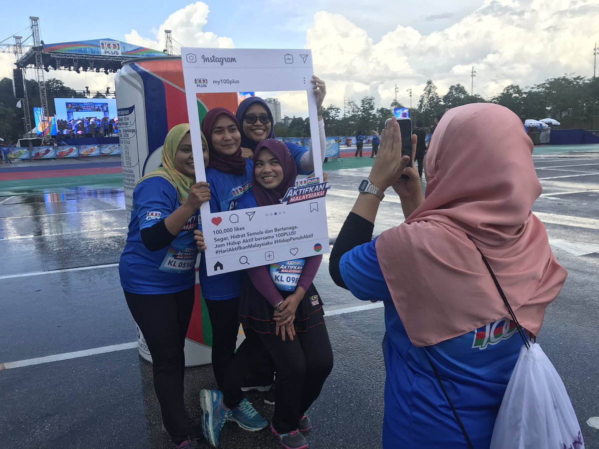 Sebahagian aksi daripada peserta-peserta terawal yang datang ke Parking B, Stadium Nasional Bukit Jalil untuk menyertai #Hari100PLUSAktifkanMalaysiaku.
Yang mana masih belum sampai, segerakan langkah anda kerana kami bakal bermula tidak lama lagi! πββοΈπββοΈ #100PLUSMY https://t.co/0QF7yJlxpF