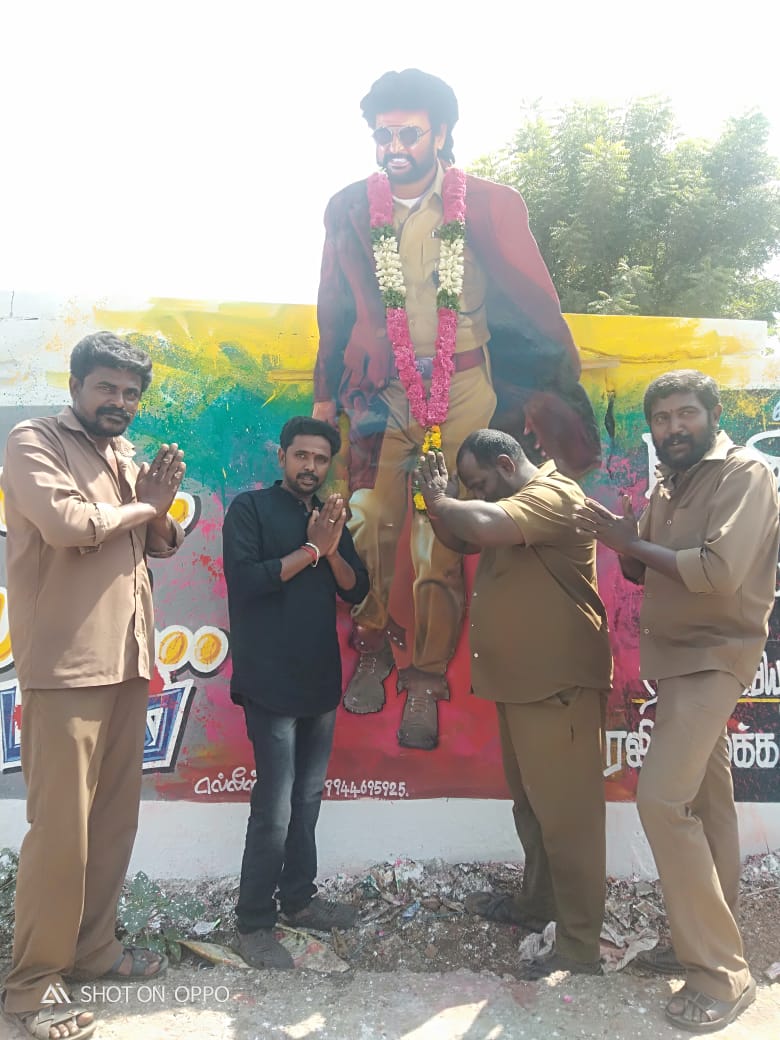 மதுரை ரஜினி மக்கள் மன்றத்தில் @RmmMadurai #ThalaivarWallPaintingBirthday plans for celebrations on Huge By all OVER Dist  #RMM Rajimi fans founder of celebrations  #DarbarIn order to Thalaivar words.Stopped Banners& Now gng on Wall paintings  #SuperstarRajinikanth