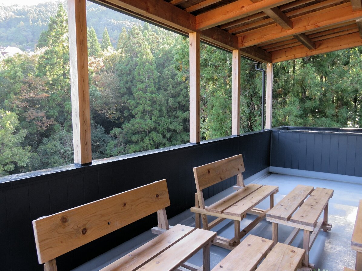 Artistic  #brewery with covered seats and nice view upstairs  Beer for the team; tasty  #shiso (beefsteak plant) soft drink for me  Low mobility OK. Fun surprise when washing my hands   #PlantBased  #JapanTravelKamiyama