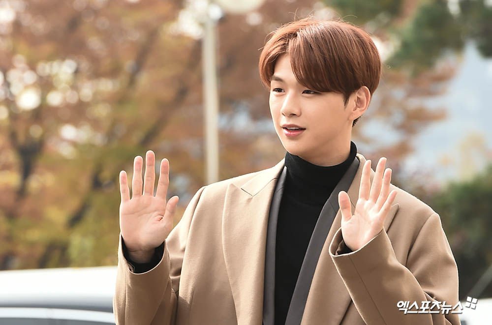 theseoulstory's tweet photo. 📸 KANG DANIEL on his way to KBS 'Happy Together 4' filming today~ ❤️ @danielk_konnect https://t.co/pXJUdX3EkK