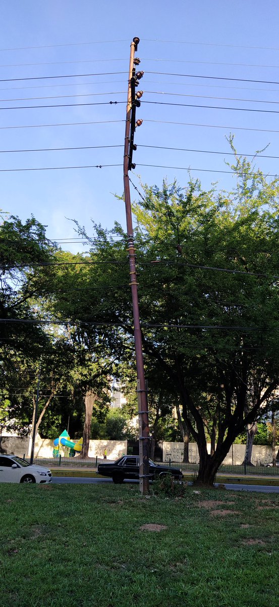 KenoUno's tweet photo. DESASTRE INMINENTE dejará #SinLuz a 8000 familias que dependen del Circuito VIÑEDO 1 - Subestación CAMORUCO (105 entre 137C y 137A de Prebo)..!
@CorpoelecCar_ 
@CorpoelecRC 
@CORPOELECinfo
@FBritoMaestre 
@rafaellacava10 
@CaraboboGB 
@Alemarvez10 
@alc_valencia 
@NicolasMaduro https://t.co/WiXfvEfByV
