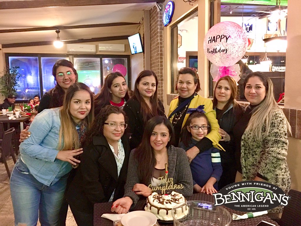BennigansMaat's tweet photo. Celebrando #Cumpleaños #Aniversarios #Reuniones #Familia #Amigos #BennigansMatamoros agradece tu preferencia y siempre tiene las mejores promociones. 🍀😍🍀😍🍀😍🍀 #BennigansMatamoros #Imbennigans https://t.co/w4ICmgXckC