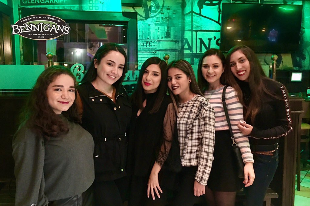 BennigansMaat's tweet photo. Celebrando #Cumpleaños #Aniversarios #Reuniones #Familia #Amigos #BennigansMatamoros agradece tu preferencia y siempre tiene las mejores promociones. 🍀😍🍀😍🍀😍🍀 #BennigansMatamoros #Imbennigans https://t.co/w4ICmgXckC
