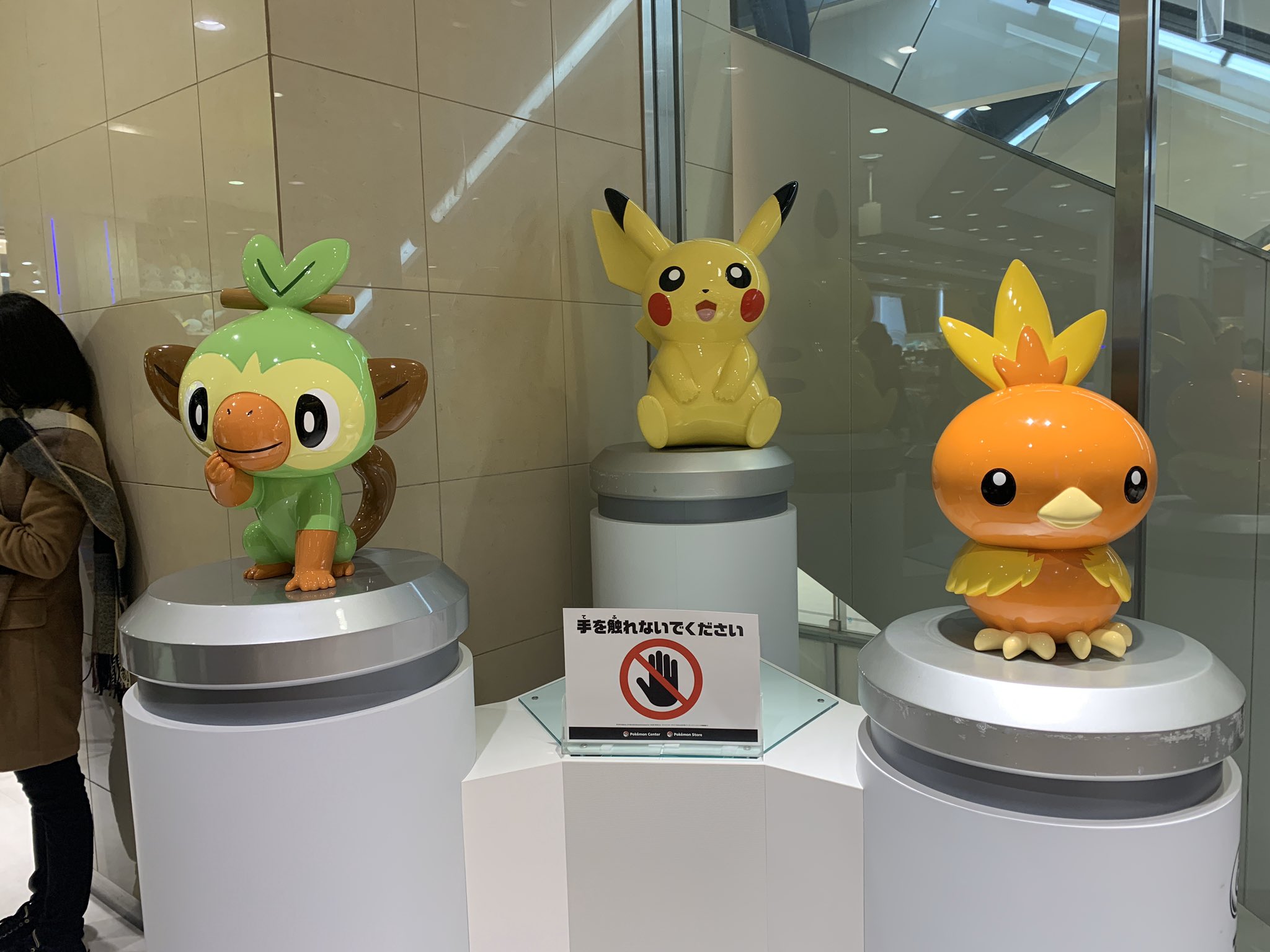 アストレいちご蒼改 Twitterissa リアルホウエン地方 九州地方 唯一のポケセンフクオカ にシンボルポケモンの像が届いた やはりピカホウエンのポケモンにガラル組み合わせ ポケモンセンターフクオカ ポケセンフクオカ ポケモンソードシールド ポケモン剣盾