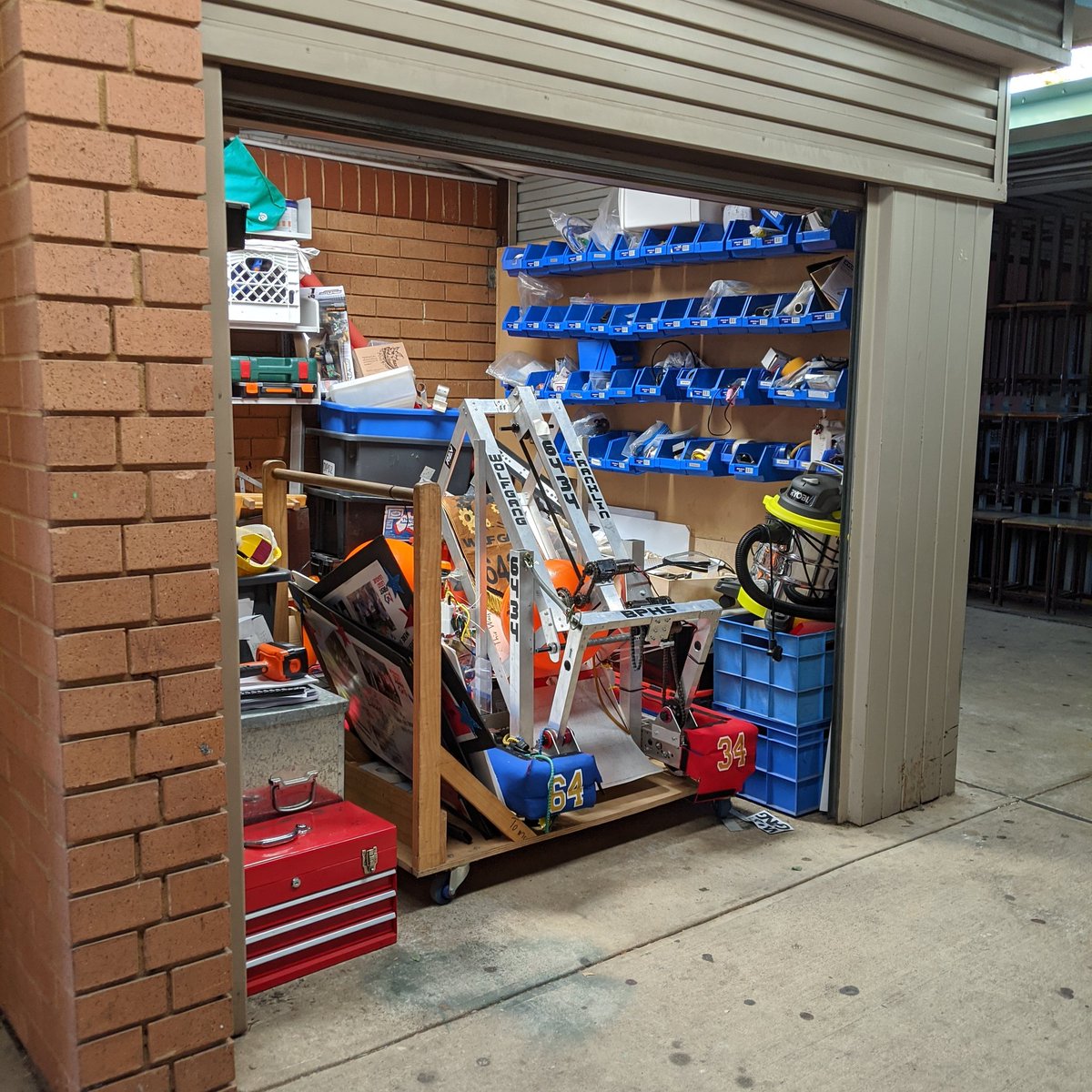 Spotted! Shout out to FRC Team 6434 for opening up their high school this weekend for the NSW FTC Regional! #friendswithrobots #omgrobots #frc #ftc