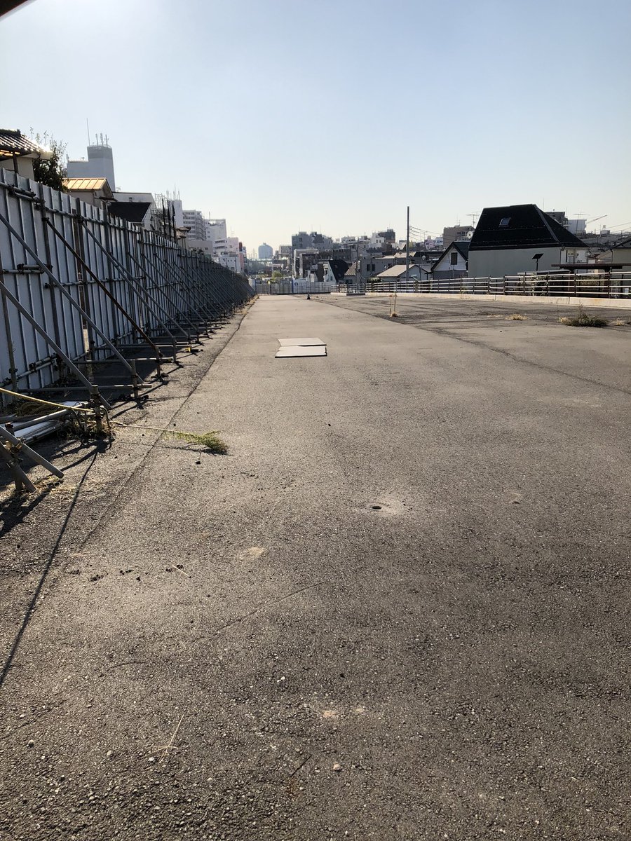 下北沢から東北沢の元小田急線線路あったところがそのまま道になって真っ直ぐ繋がっていたのでそのまま歩いて事務所まで。散歩には良いコース。 