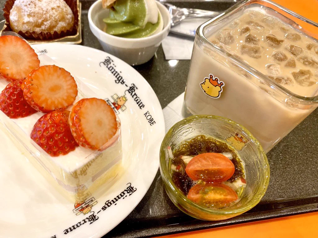 ケーキセットについてきたものは…。箸休めについてきたものにおどろきです。